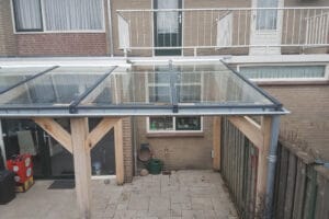Afdak glas in achtertuin
